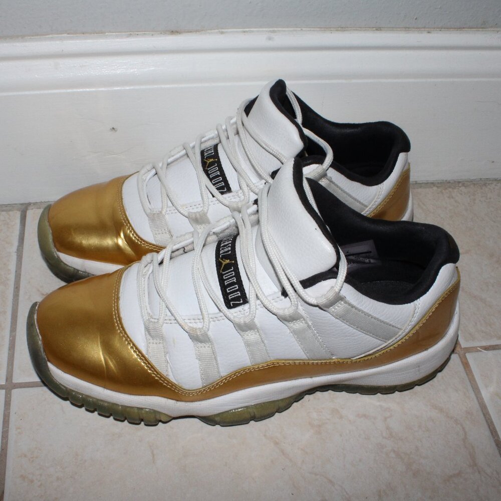 Nike air Jordan 11 low top sneakers 
Men’s size 7, women’s 8.5